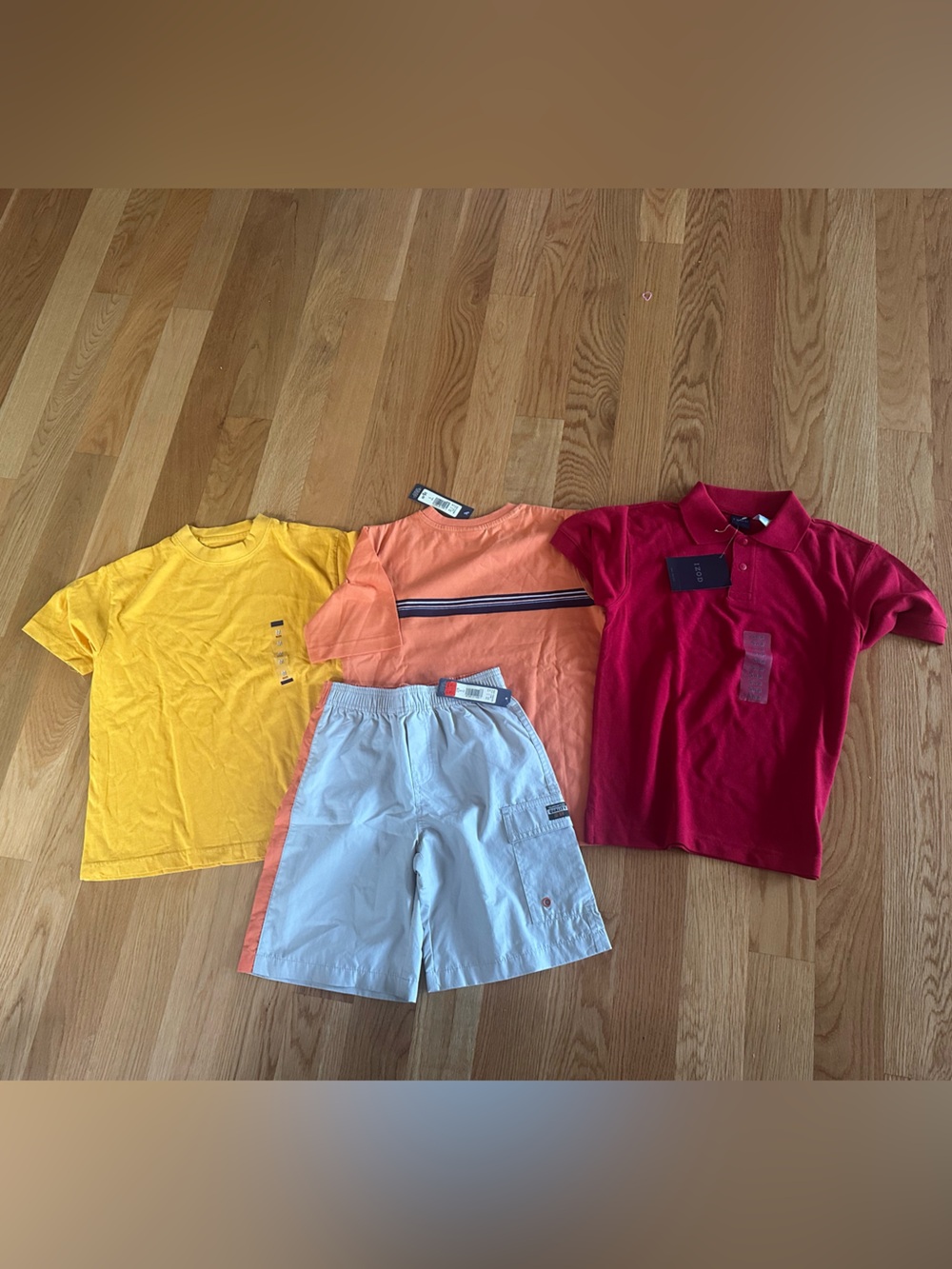 Bundle of boys size small (7) tee shirts and shorts